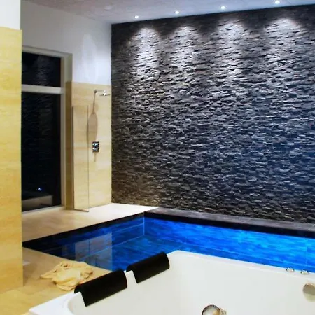 Sleeps 18 Pool Wifi Σπίτι διακοπών *